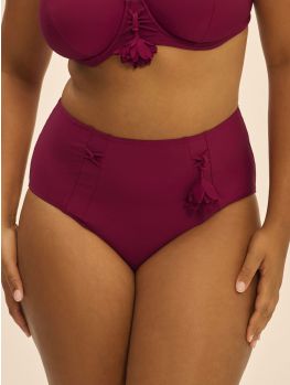 braga alta de bikini color grosella. Modelo talla 4
