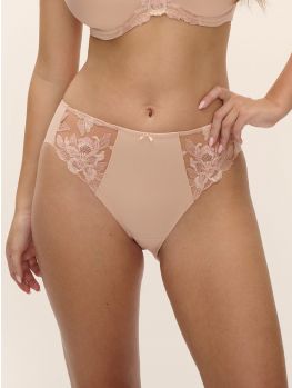 Braga clásica Fantasie Magdalena en color beige, vista frontal sobre modelo