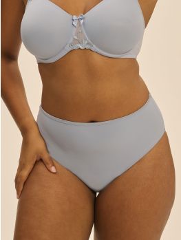 braga alta Andora, color azul reve. Modelo talla 4.