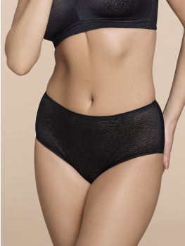 Braga alta Wacoal Beaute Appeal negra vista de frente sobre una modelo
