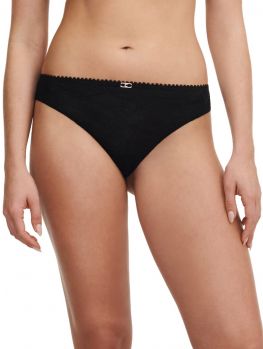 Braga Tanga Origins en color negro, Vista frontal del producto sobre modelo