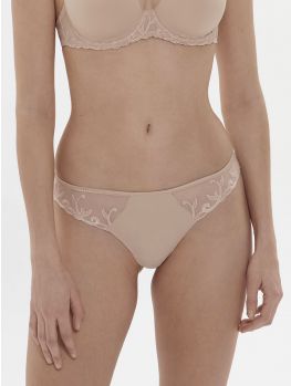 tanga de punto y tul bordado, color piel rosa