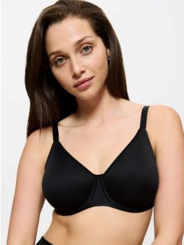 Sujetador reductor con aros Triumph Urban Minimizer W X en color negro, visto de frente sobre modelo