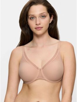 Sujetador reductor con aros Triumph Infinite Sensation W01 en color piel, visto de frente sobre modelo