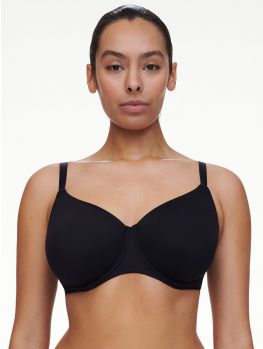 Sujetador con aros moldeado Chantelle EasyFeel Easy Bliss negro, vista frontal sobre modelo