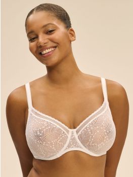 Sujetador moldeado 12S324 blanco de Simone Pérèle, vista frontal sobre modelo talla 95D, copa entera y encaje preformado