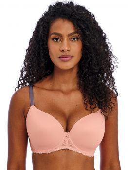 Sujetador invisible con relleno Freya Offbeat Demi en color rose, vista frontal sobre modelo