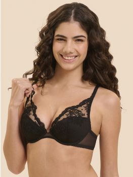 sujetador push up negro. Modelo talla 95D