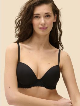 Sujetador push up Simone Pérèle Subtile negro sobre modelo, vista frontal con encaje y copas moldeadas.