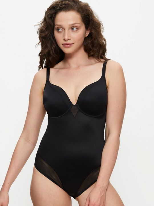 Body True Shape Sensation BSWP en negro sobre modelo, vista frontal
