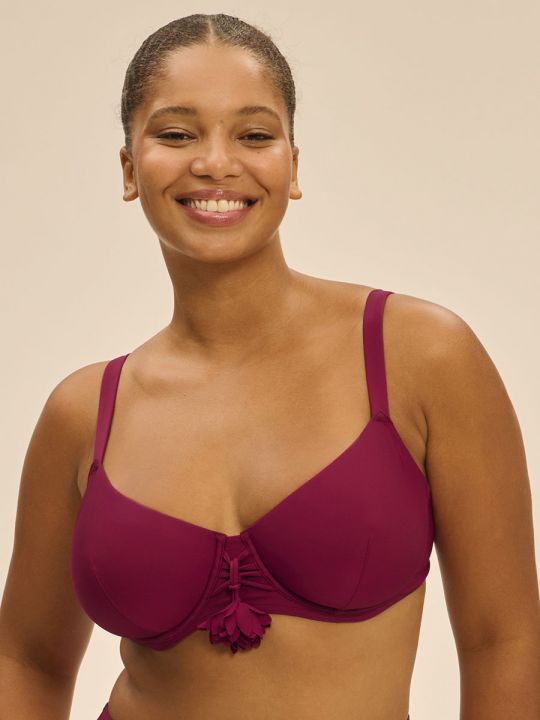 frente top bikini capacidad, con aros y sin relleno. Color granate grosella