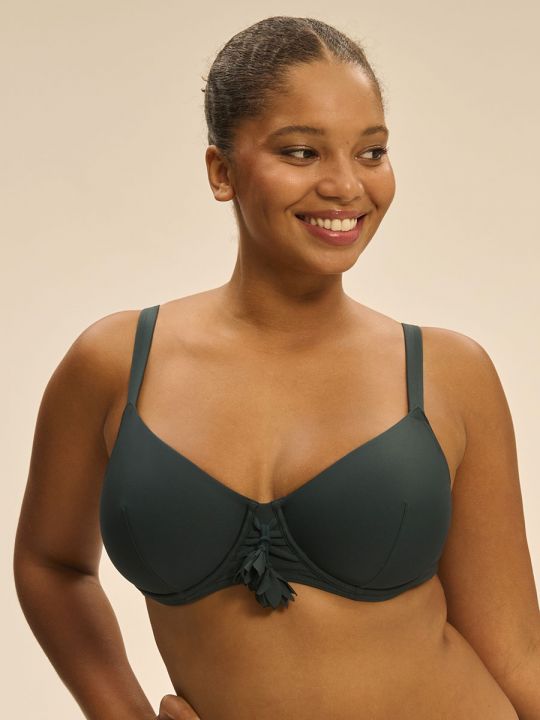 frente top bikini capacidad, con aros y sin relleno. Color verde tropical