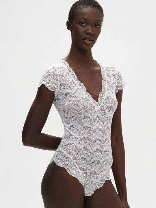 frente body lencero de encaje blanco natural