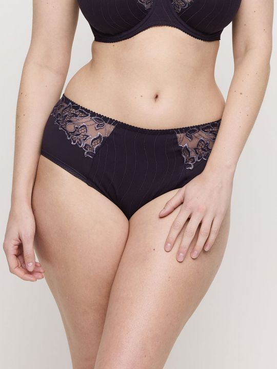 Modelo con braga alta DEAUVILLE 0561816 bordado en caderas Violeta Amethyst Gem