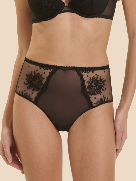 braga alta negra, modelo talla 2.