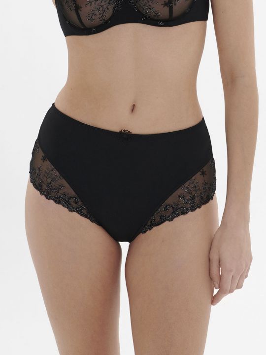 braga alta efecto control, color negro gema. Modelo talla 2