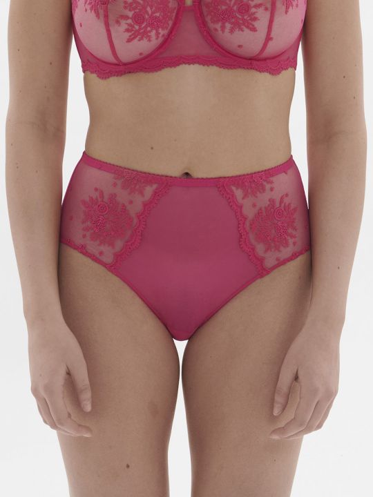 Braga alta de tul color rosa disco. Modelo talla 4
