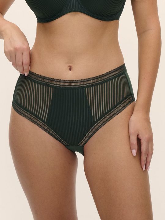 Braga bikini Fantasie Fusion FL3095 verde oscuro, de talle medio, con tejido jacquard de rayas. Vista frontal sobre modelo