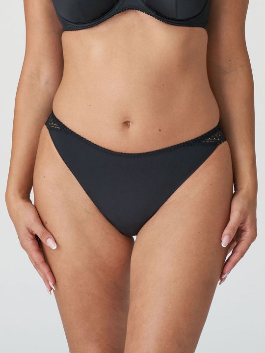 frente tanga brasileña negra