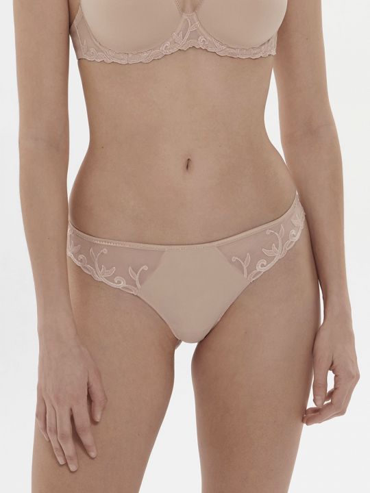 tanga de punto y tul bordado, color piel rosa