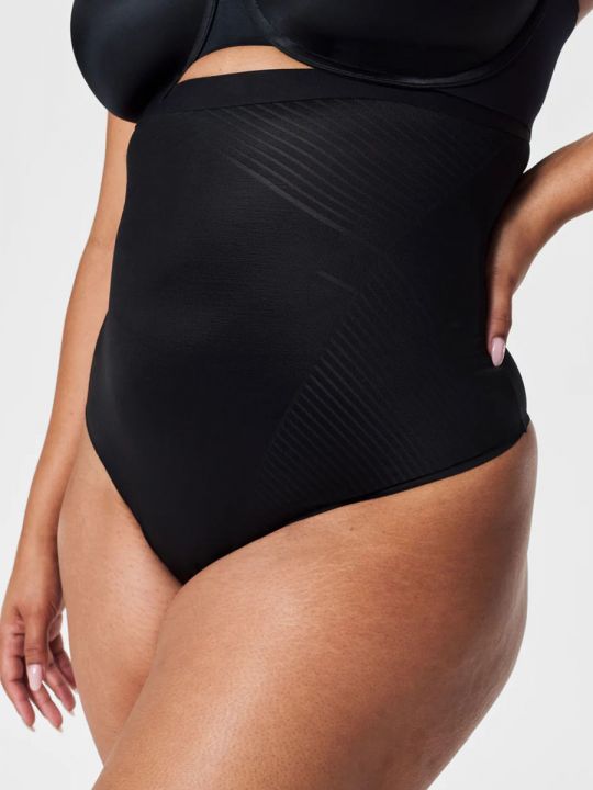 frente faja tanga de talle alto, color negro