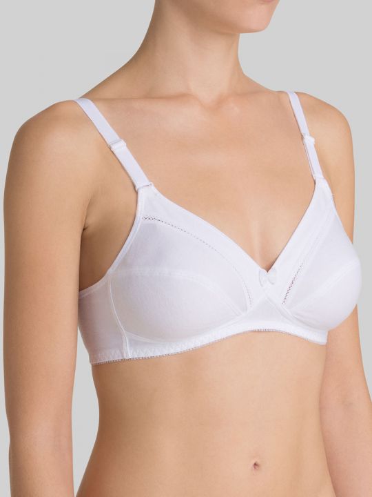 Sujetador de algodón sin aros Triumph Cotton Classic Stretch N en color blanco, visto de frente sobre modelo

