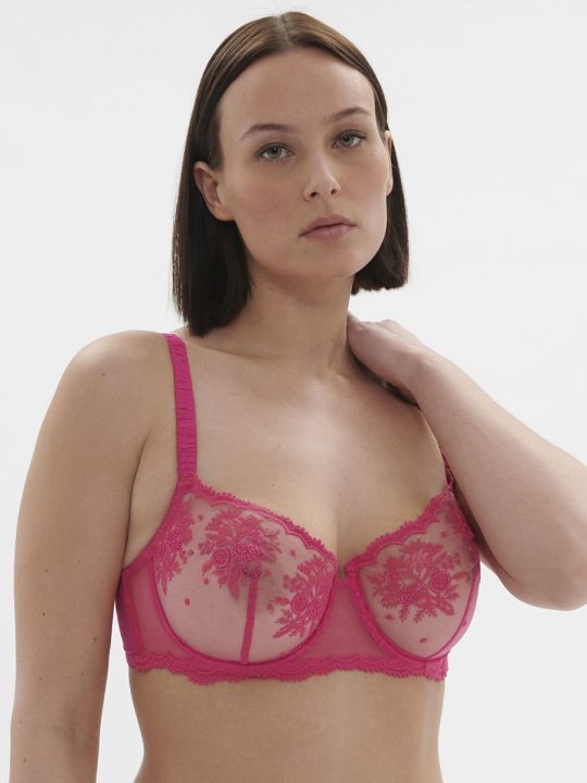 sujetador balconet sin relleno color rosa disco. Modelo talla 95D