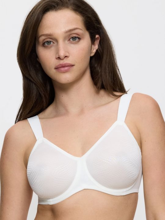 Sujetador Essential Minimizer W X en blanco sobre modelo, vista frontal
