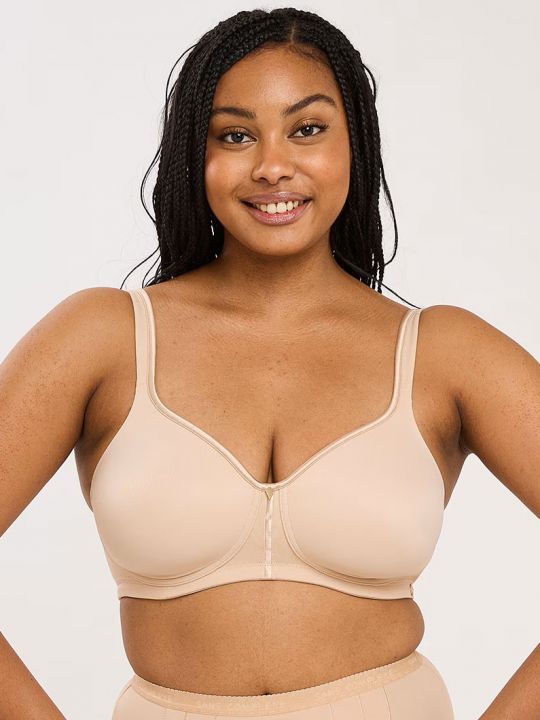Sujetador sin aros con relleno Sans Complexe Absolute Comfort color piel – vista frontal sobre modelo