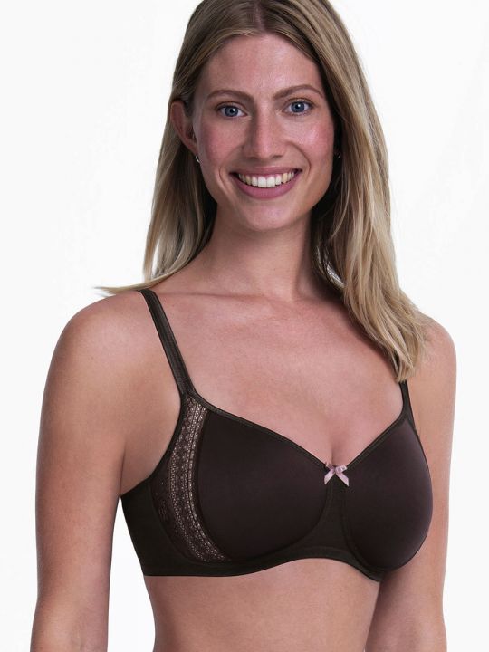 Sujetador sin aros con relleno Rosa Faia Fleur 5654 en color Chocolate visto de frente sobre modelo