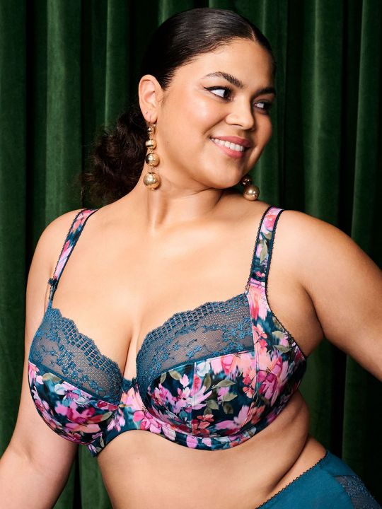 Sujetador Elomi Lucie Teal Floral, vista frontal sobre modelo