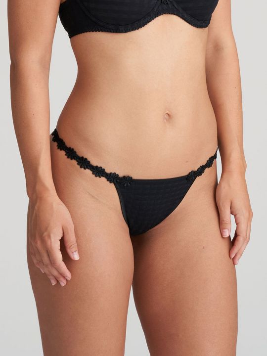 mini tanga color negro