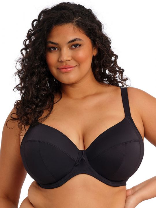 top bikini negro, con aros y sin relleno. Vista frontal sobre modelo