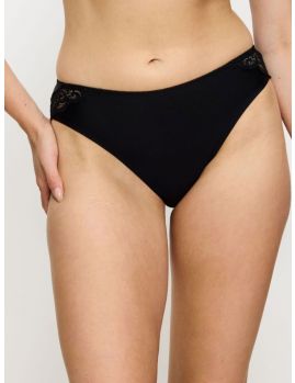 Braga tai Triumph Amourette Tai negro vista de frente sobre modelo