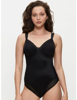 Body reductor con aros Triumph True Shape Sensation BSW en color negro, vista frontal sobre modelo
