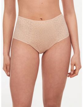 Imagen frente de la Braga Alta Norah C13F30 color beige dorado. Prenda Chantelle Norah diseñada para ofrecer comodidad.