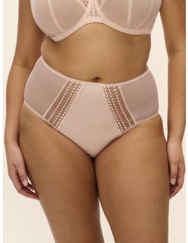 Braga alta Elomi Matilda rosa blush en modelo, vista frontal con paneles de tul bordado.