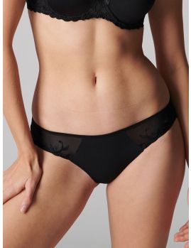Braguita negra, vista frontal sobre modelo