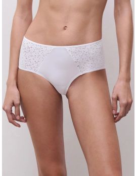 Imagen frente de la Braga Culotte Norah C13F40 color blanco. Prenda Chantelle Norah diseñada para ofrecer comodidad.