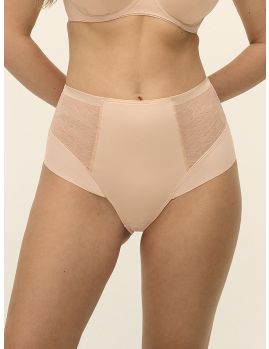 Braga alta moldeadora fantasie illusion en color beige. Vista frontal sobre modelo