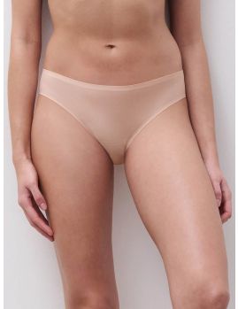 Braguita clásica Chantelle Soft Stretch en color rosa suave de talla única, vista frontal en modelo.