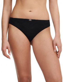 Braga Tanga Origins en color negro, Vista frontal del producto sobre modelo