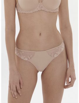 tanga de punto y tul bordado, color piel rosa