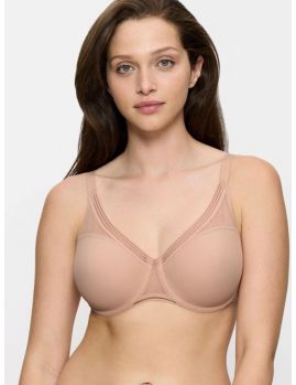 Sujetador reductor con aros Triumph Infinite Sensation W01 en color piel, visto de frente sobre modelo