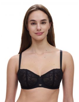 Sujetador Corbeille con Aros Origins en color negro, Vista frontal del producto sobre modelo