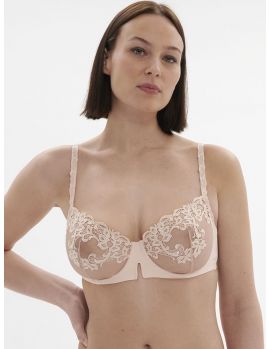 sujetador balconet color rose nude. Modelo talla 95D