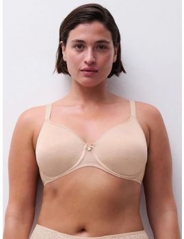 Imagen frente del Sujetador Spacer cubriente Norah C13FN3 color beige dorado. Prenda Chantelle Norah diseñada para realzar y ofrecer comodidad.