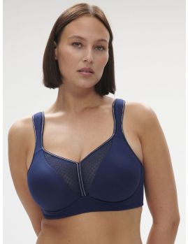 sujetador deportivo con aro y fino foam, color azul marino. Modelo talla 95D