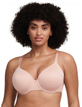 Sujetador invisible con fino relleno Norah Chic en color rosa. Vista frontal sobre modelo