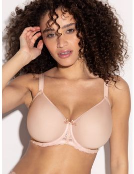 Sujetador Freya Quinn Demi beige cameo con copas Spacer sobre modelo